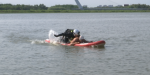 冰城公安以练为战  提升水上救援能力