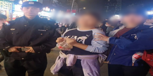 南岗分局民警巡逻中连续助寻走失儿童 暖心行动获赞誉