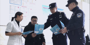 藏蓝护“银发” 守护养老钱  一起来看冰城公安防范养老诈骗宣传现场